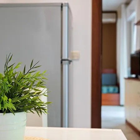 アパート Modern In With Balcony