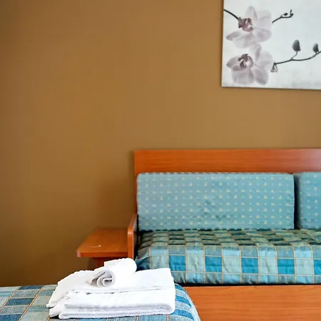 Modern In With Balcony Apartment *