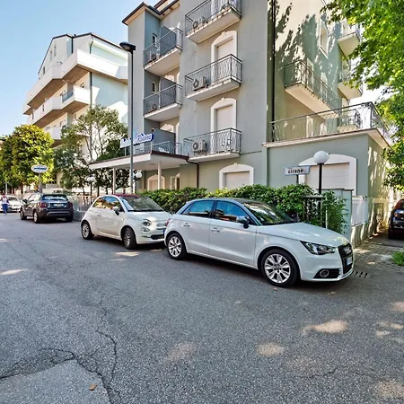Modern In With Balcony Apartment *