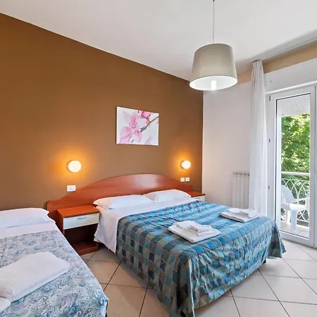 Modern In With Balcony Apartmán *