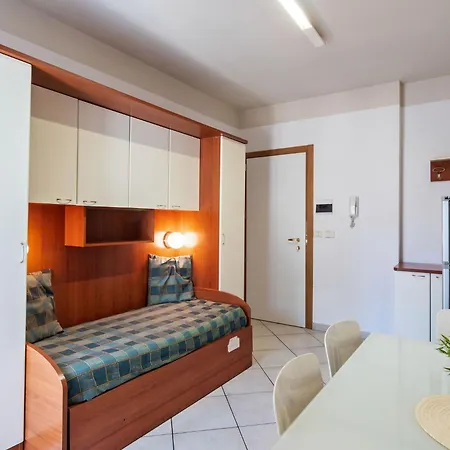アパート Modern In With Balcony *