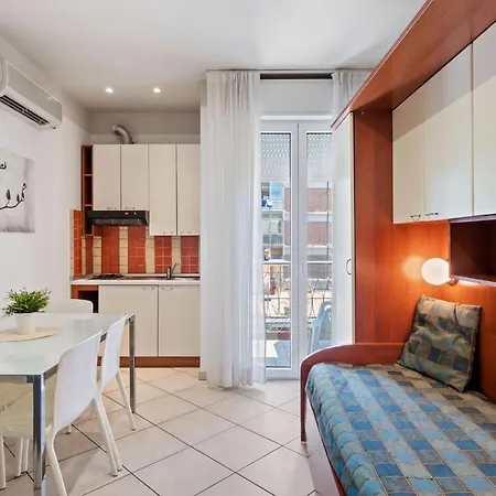 Modern In With Balcony Apartmán *